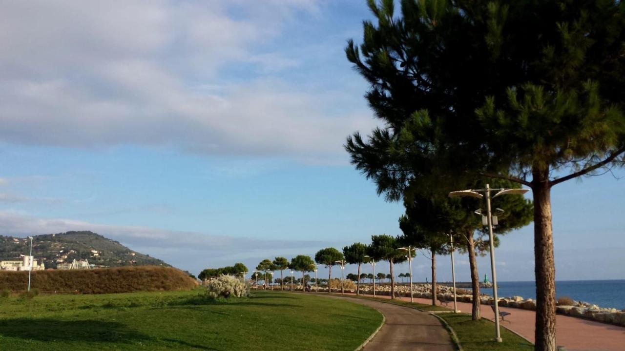 אימפריה Appartamento Incantevole A 100Metri Dal Mare E Accanto Alla Pista Ciclabile מראה חיצוני תמונה